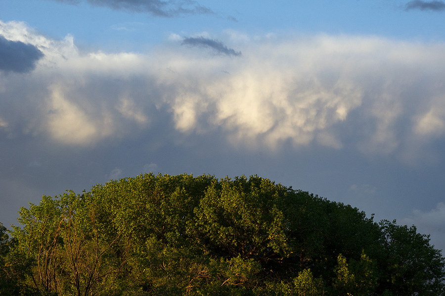 strange clouids in the Taos area