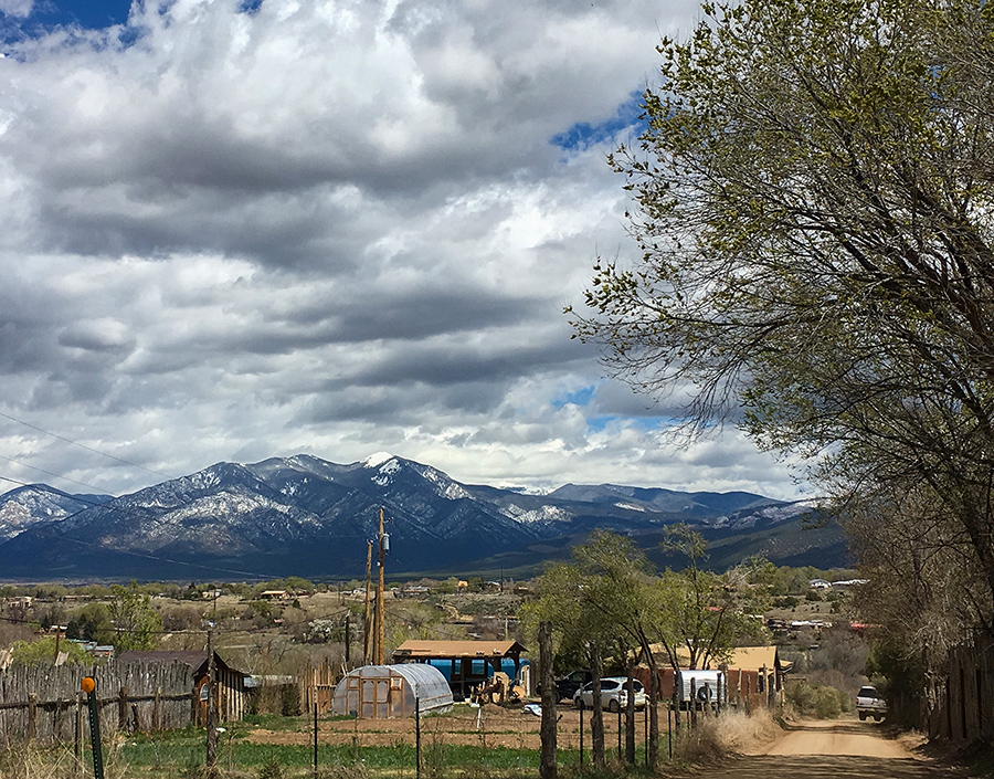 Ranchos neighborhood scene