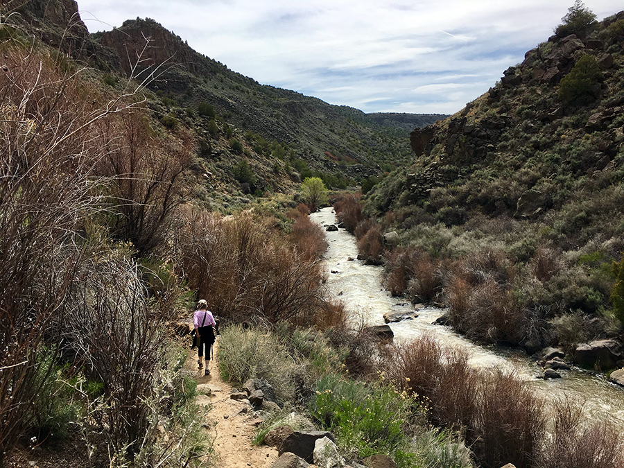 Hiking in the Rio Pueblo gorge