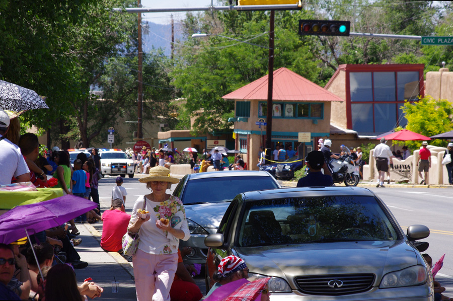 fiestas parade about to start in Taos, NM